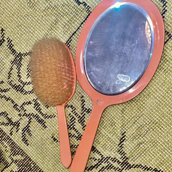 FRENCH IVORY MIRROR AND BRUSH - Picture 5 of 5